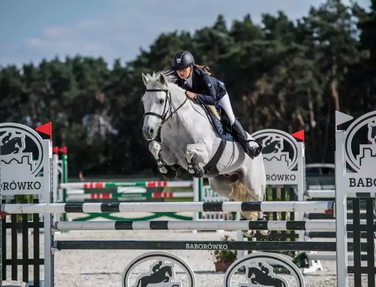 Mieszkanka Siekierek została powołana do reprezentacji w jeździeckich skokach przez przeszkody.